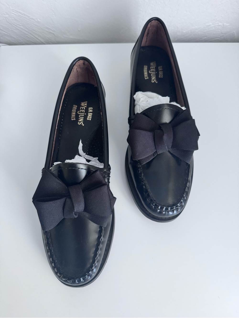 G.H. Bass & Co. Black Leather Bow Loafers for Women - Picture 2 of 8